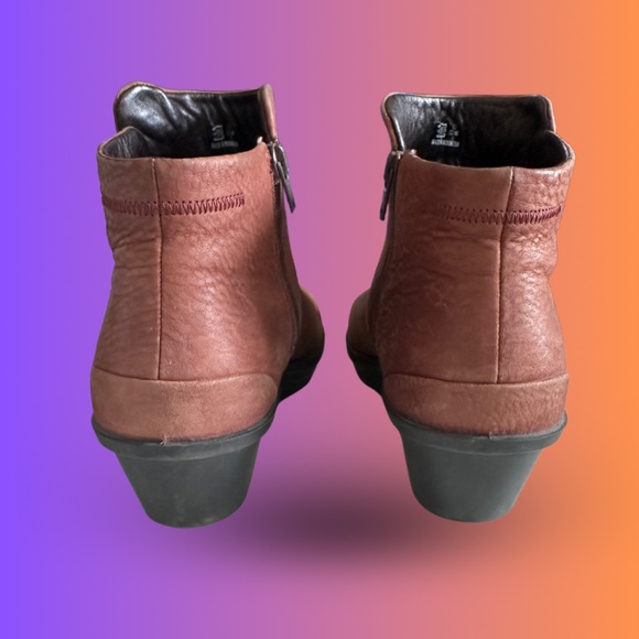 ECCO Women's Skyler Wedge Ankle Boot - Picture 3 of 10